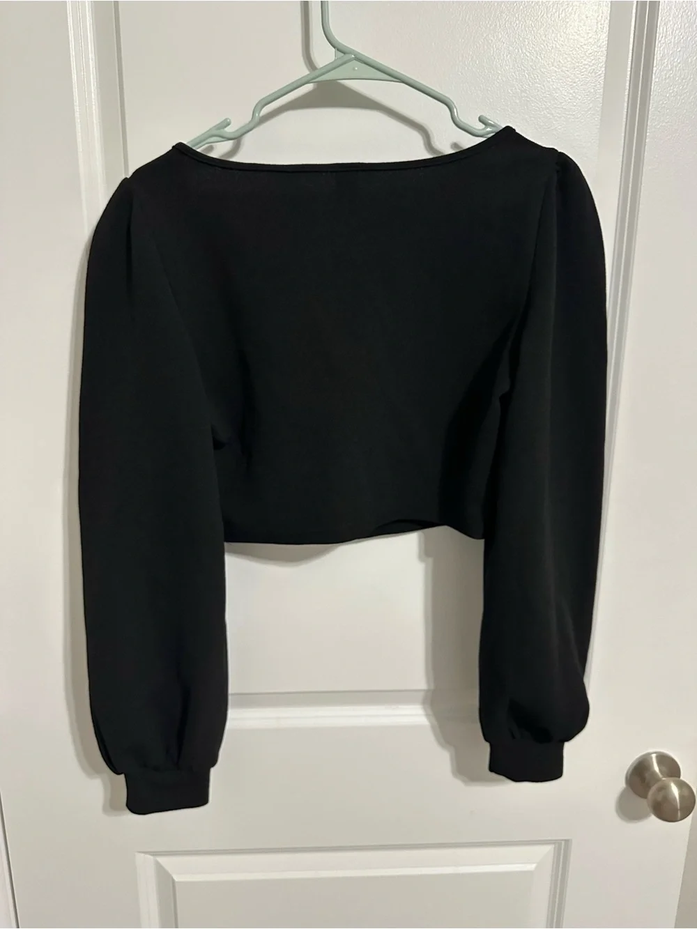 SHEIN Black Sweetheart Neck Puff Sleeve Crop Top
